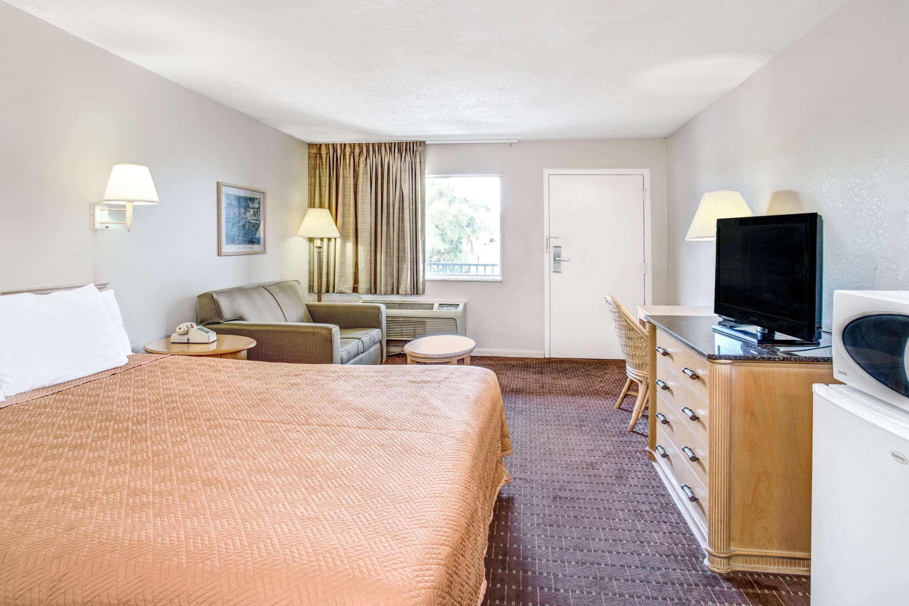 Motel Super 8 By Wyndham Kissimmee Extérieur photo